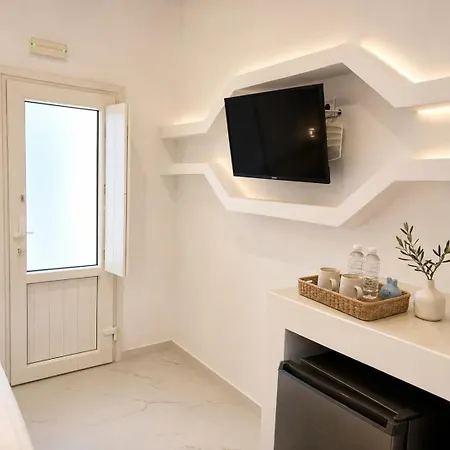 Smart & Cozy Fira (Santorini)